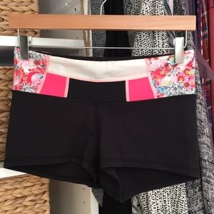 Lululemon Spandex Shorts (Size 6)